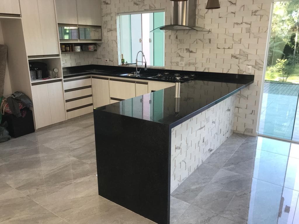 Cozinha gourmet Ilha em granito preto São Gabriel.